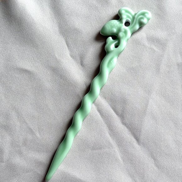 Green Porcelain Hair Pin – Twisted Design for Better Hold & Antique Fish Style - Picture 1 of 5